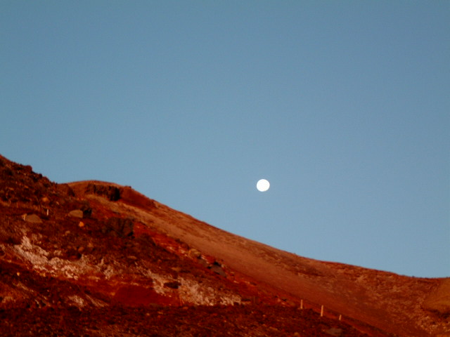 mtfuji_p_moonaftersunrise.jpg