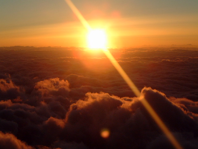 mtfuji_q_sunandclouds.jpg